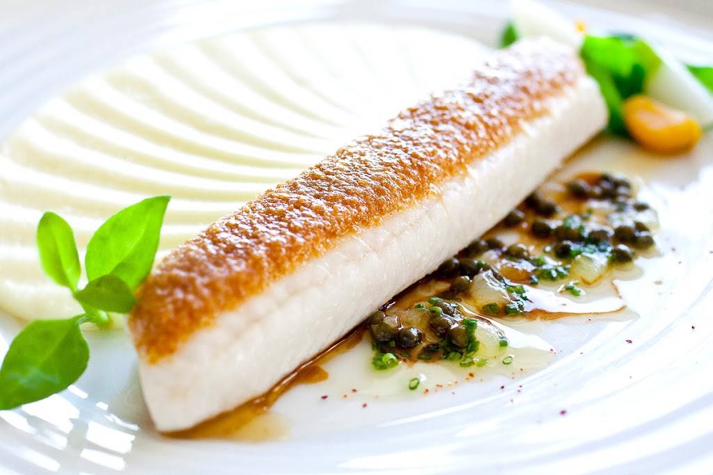 Everest | restaurant | 425 S Financial Pl 40th floor, Chicago, IL 60605, USA | 3126638920 OR +1 312-663-8920