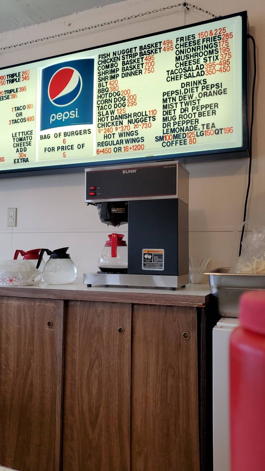 Park-N-Eat | restaurant | 201 Dearborn St, Hillsboro, IL 62049, USA | 2175325321 OR +1 217-532-5321