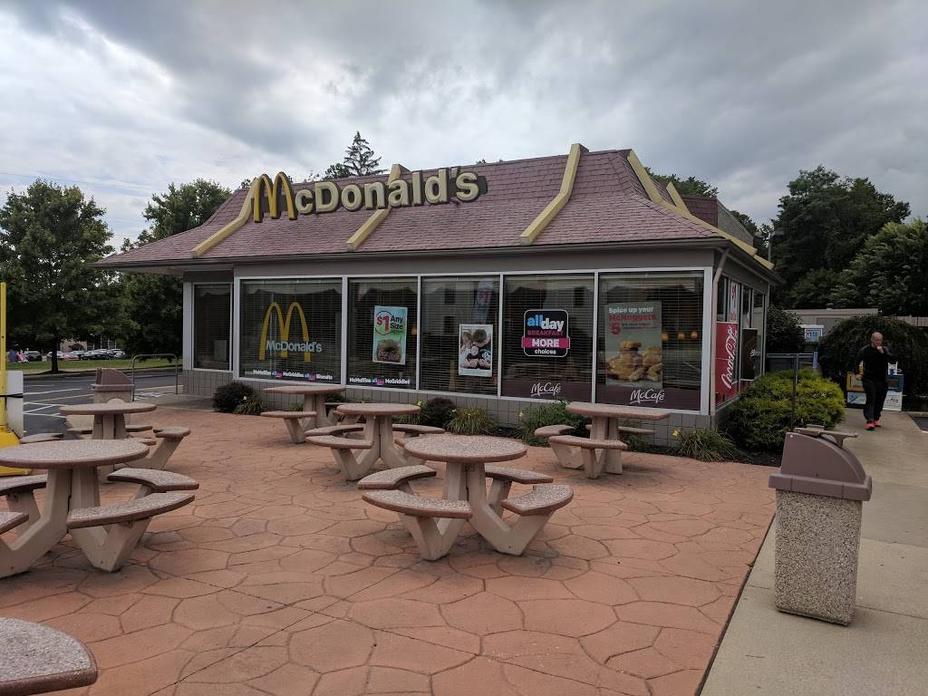 McDonalds | cafe | 10637 Main St, Mantua, OH 44255, USA | 3302743336 OR +1 330-274-3336