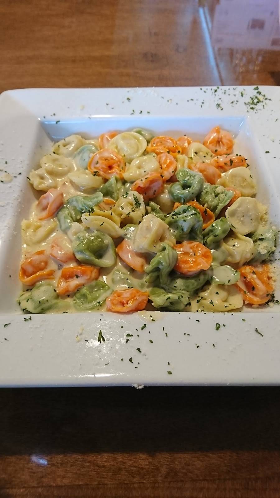 Luigis Pasta & Pizza | restaurant | 1636 W Mockingbird Ln, Dallas, TX 75235, USA | 2146349054 OR +1 214-634-9054