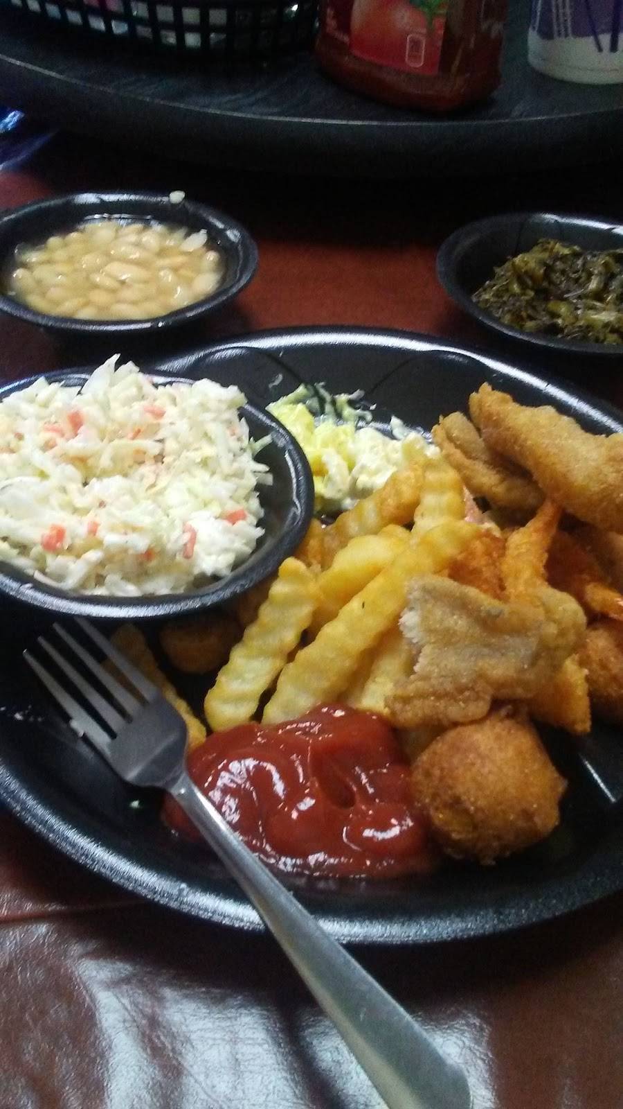 Wrays Fins & Feathers Restaurant | restaurant | 7059 Depot St, Olive Branch, MS 38654, USA | 6628959729 OR +1 662-895-9729