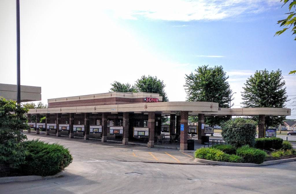 Sonic Drive-In | restaurant | 13485 Switzer Rd, Overland Park, KS 66213, USA | 9138140874 OR +1 913-814-0874