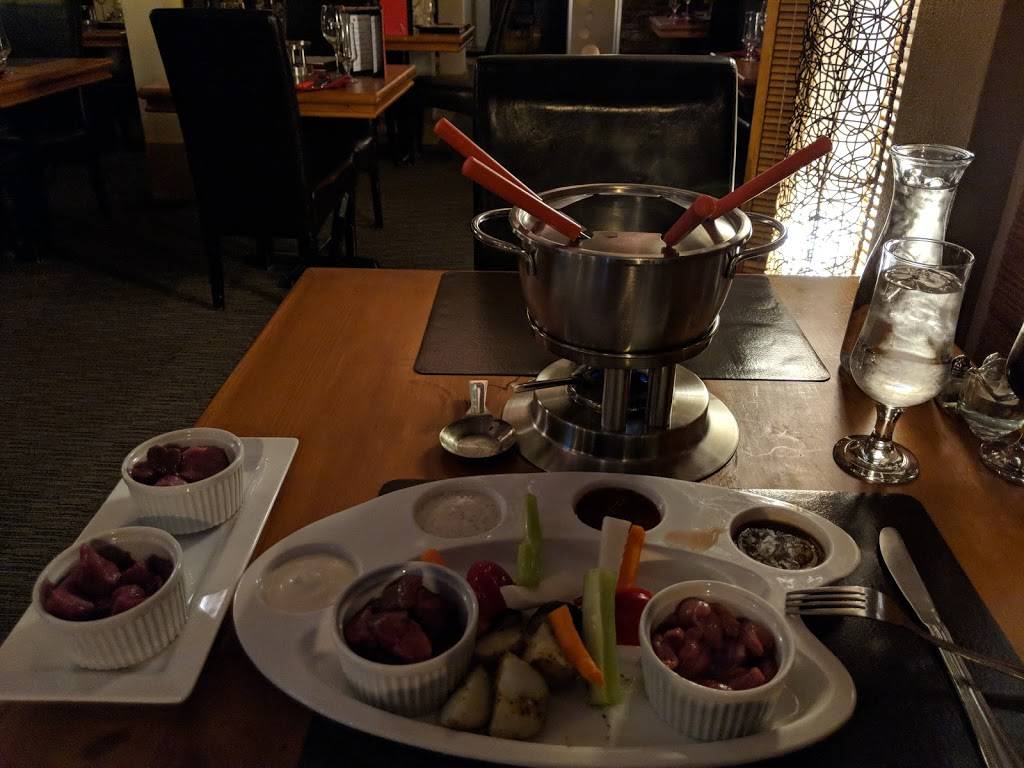 Fonduefolie | restaurant | 2258 Rue King Ouest, Sherbrooke, QC J1J 2E8, Canada | 8198214441 OR +1 819-821-4441