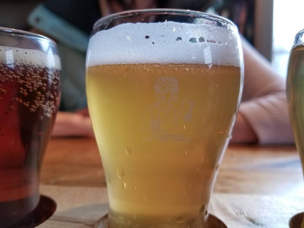 Books & Brews - Broad Ripple | restaurant | 6420 Cornell Ave, Indianapolis, IN 46220, USA | 3174931132 OR +1 317-493-1132