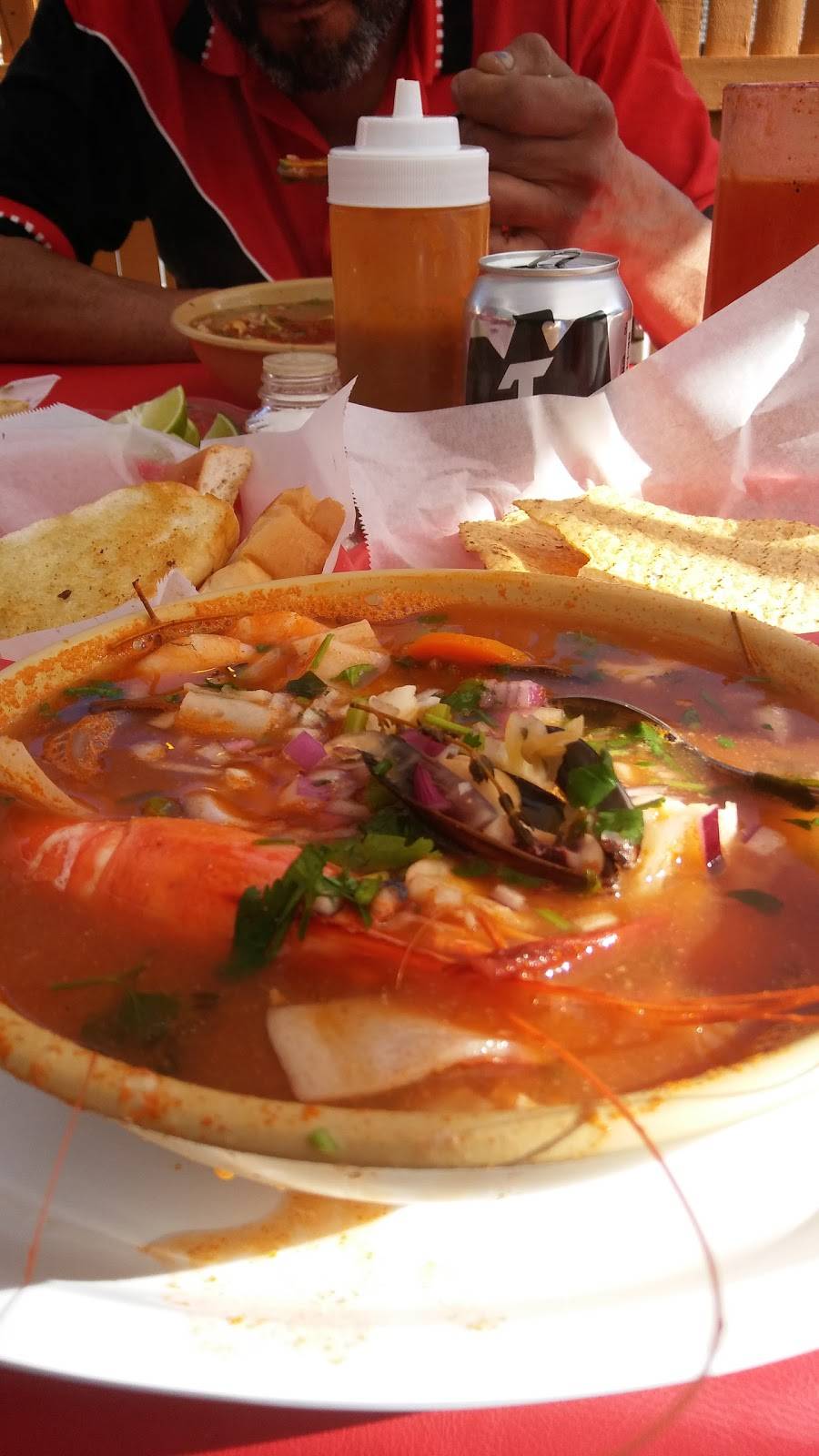 Las Mojarras Restaurant | restaurant | 3522 E 100th St, Chicago, IL 60617, USA | 7739337237 OR +1 773-933-7237