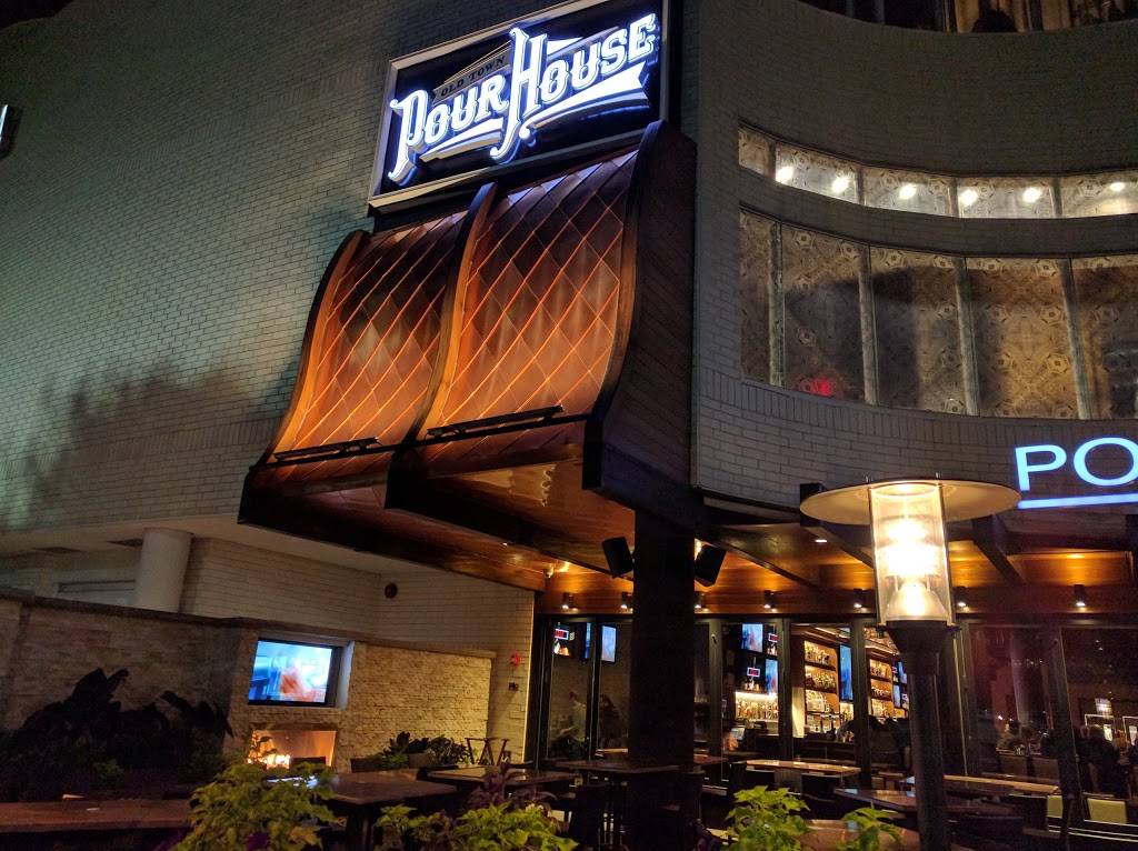 Old Town Pour House - Oak Brook | restaurant | 8 Oakbrook Center, Oak Brook, IL 60523, USA | 6306011440 OR +1 630-601-1440