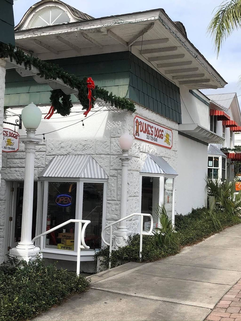 Dukes Dogs | restaurant | 237 W 4th Ave Suite 4, Mt Dora, FL 32757, USA | 3527296549 OR +1 352-729-6549