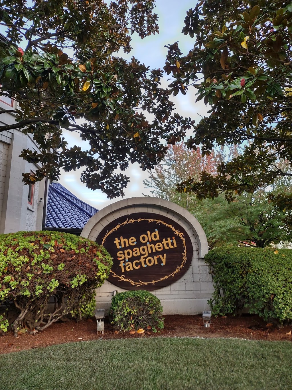 The Old Spaghetti Factory | restaurant | 715 S Bancroft St, Portland, OR 97239, USA | 5032225375 OR +1 503-222-5375