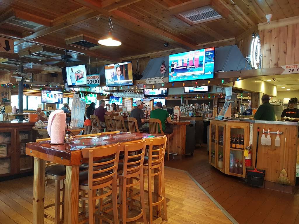 Hooters | meal takeaway | 3625 Gateway Ln, Naples, FL 34109, USA | 2395139964 OR +1 239-513-9964