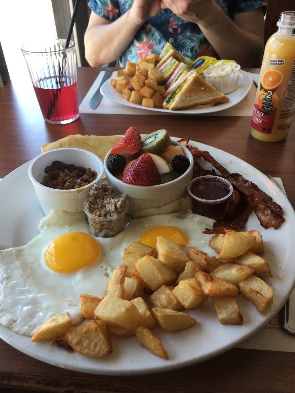 Monsieur Hotdog Plus | restaurant | 7751 Rue St-Hubert, Montréal, QC H2R 2P1, Canada | 5142773333 OR +1 514-277-3333