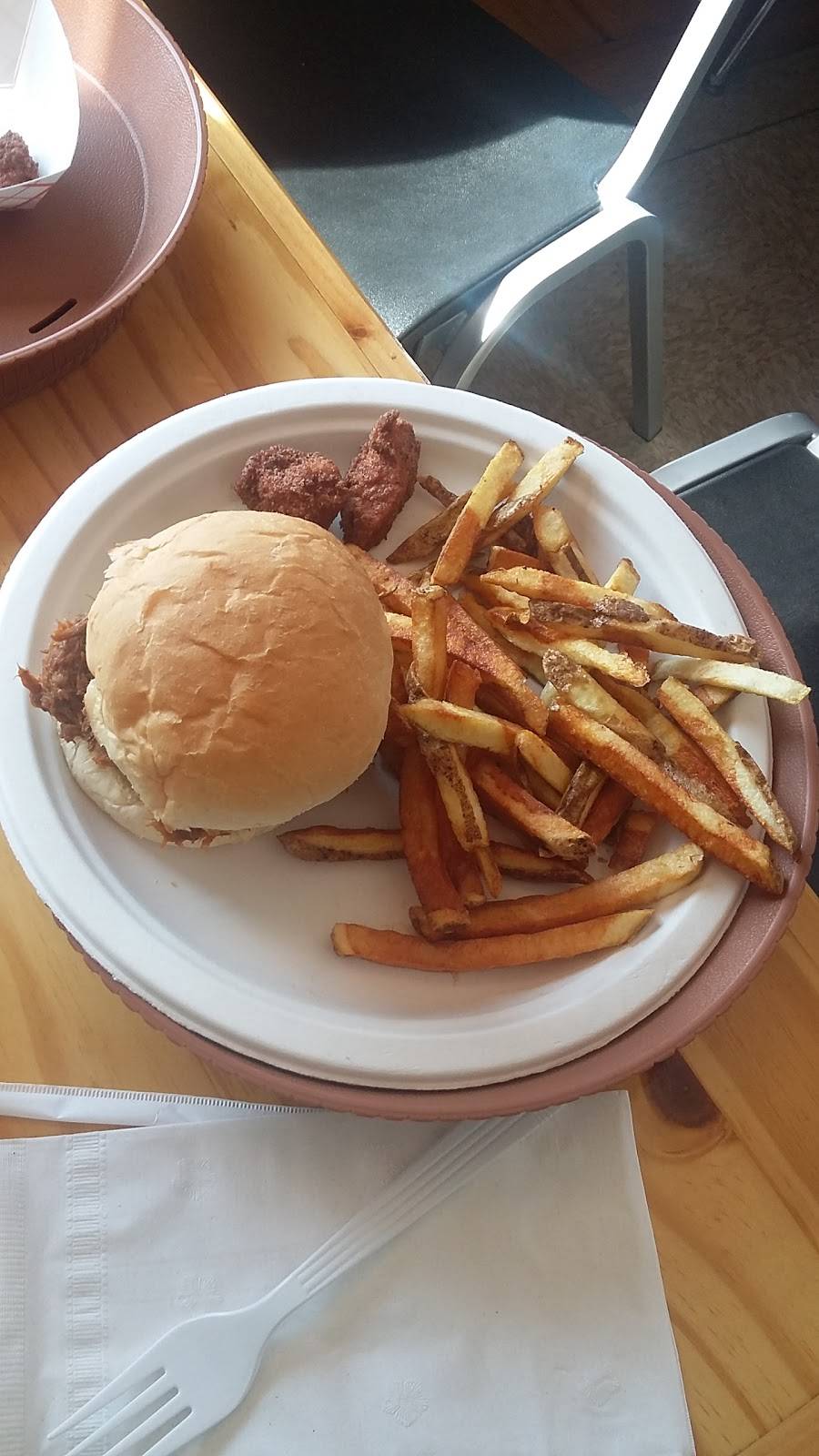 Gonneville Farm Ice Cream and Homestyle Cookin | restaurant | 379 New County Rd, Dayton, ME 04005, USA | 2072845060 OR +1 207-284-5060