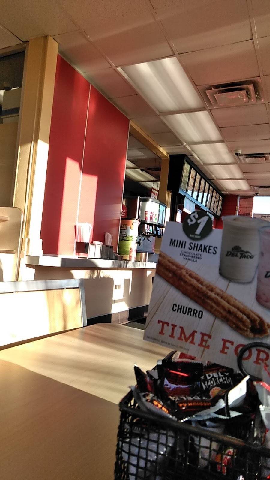 Del Taco | meal takeaway | 31904 Mission Trail, Lake Elsinore, CA 92530, USA | 9516745771 OR +1 951-674-5771