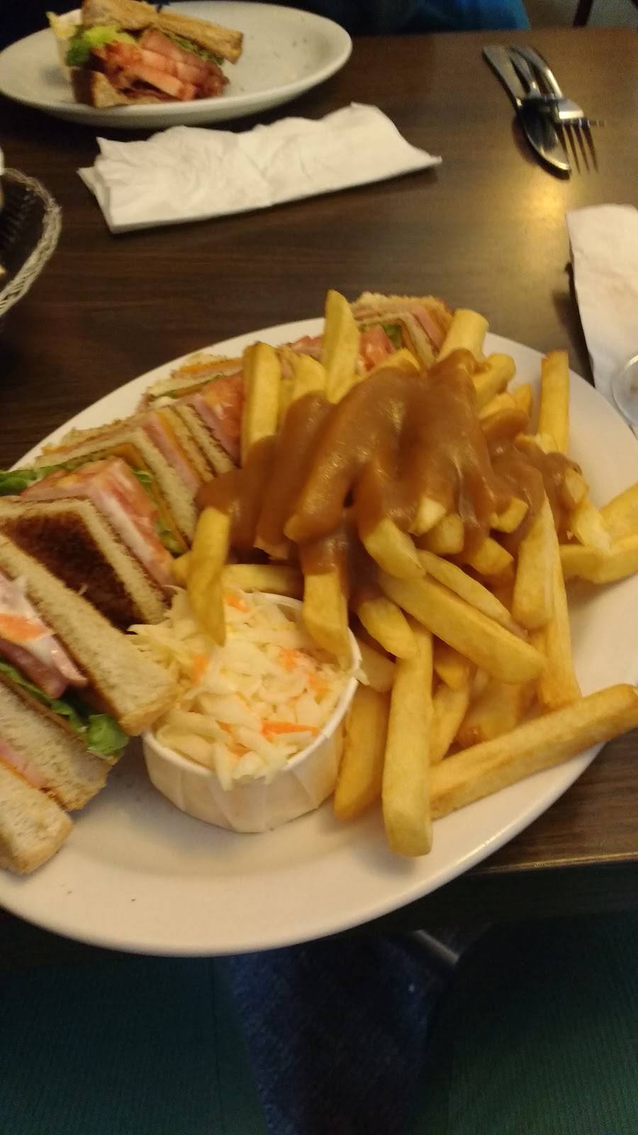 Town & Country Restaurant | restaurant | 683 Eramosa Rd, Guelph, ON N1E 5Z8, Canada | 5198235041 OR +1 519-823-5041