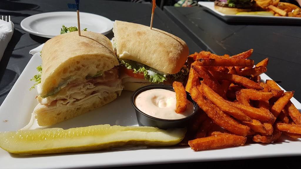 StrykerZ Kitchen and Bar | restaurant | 120 Ottawa St N, Kitchener, ON N2H 3K5, Canada | 5192084888 OR +1 519-208-4888