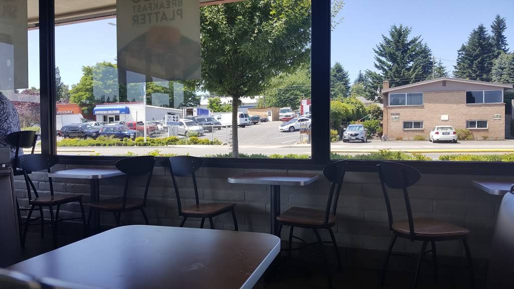 Jack in the Box | restaurant | 14206 1st Ave S, Burien, WA 98168, USA | 2062423364 OR +1 206-242-3364