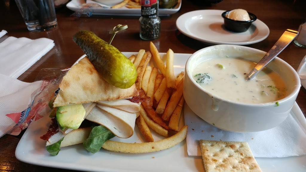 TGI Fridays | restaurant | 703 US-41, Schererville, IN 46375, USA | 2198642457 OR +1 219-864-2457