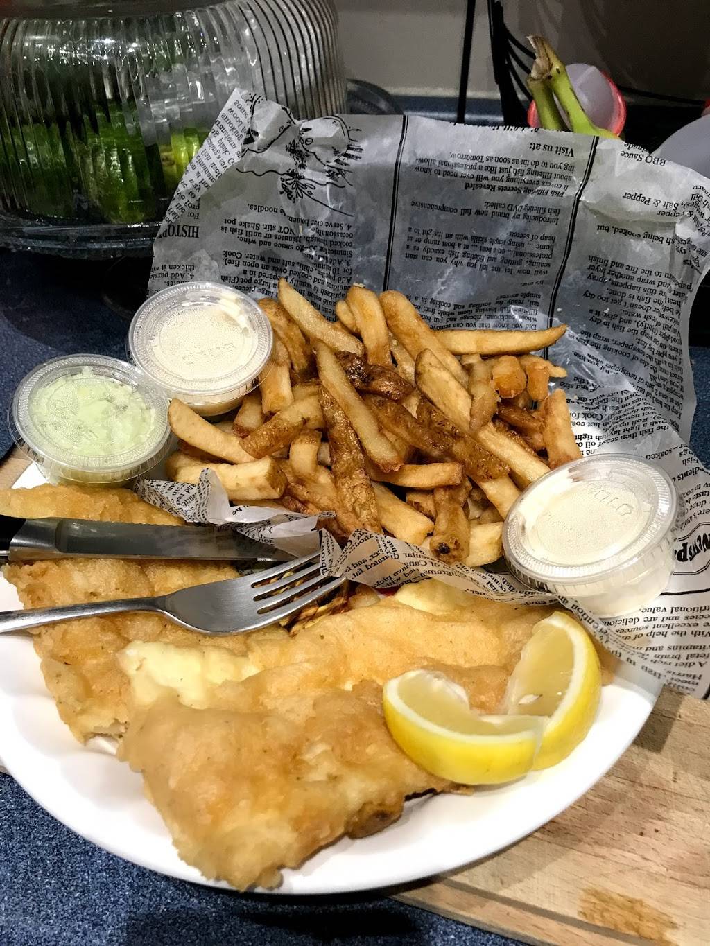 Js Fish & Chips | restaurant | 17205 Leslie St #2, Newmarket, ON L3Y 8Y8, Canada | 9052352600 OR +1 905-235-2600