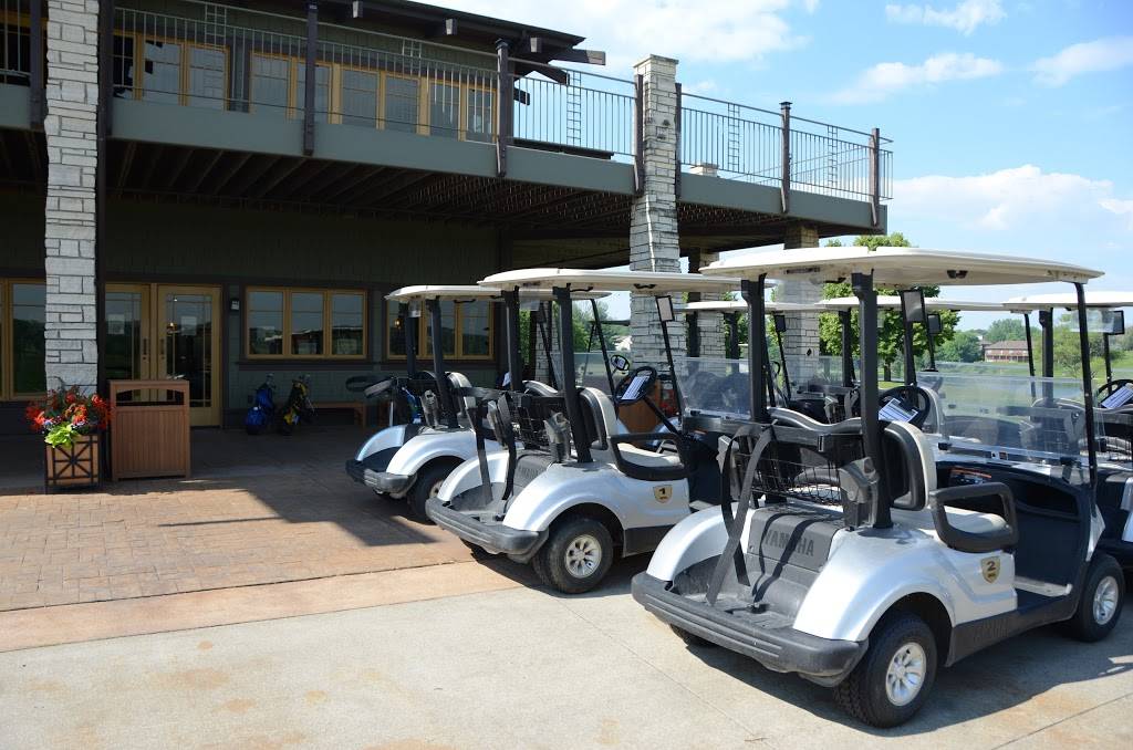 Divots! Bar & Grill | restaurant | 1900 Country Club Dr, Coralville, IA 52241, USA | 3192489300 OR +1 319-248-9300