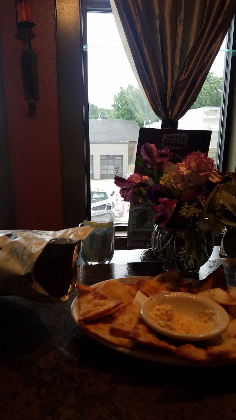 Waterstreet Grill | restaurant | 102 W Bremer Ave, Waverly, IA 50677, USA | 3193521493 OR +1 319-352-1493