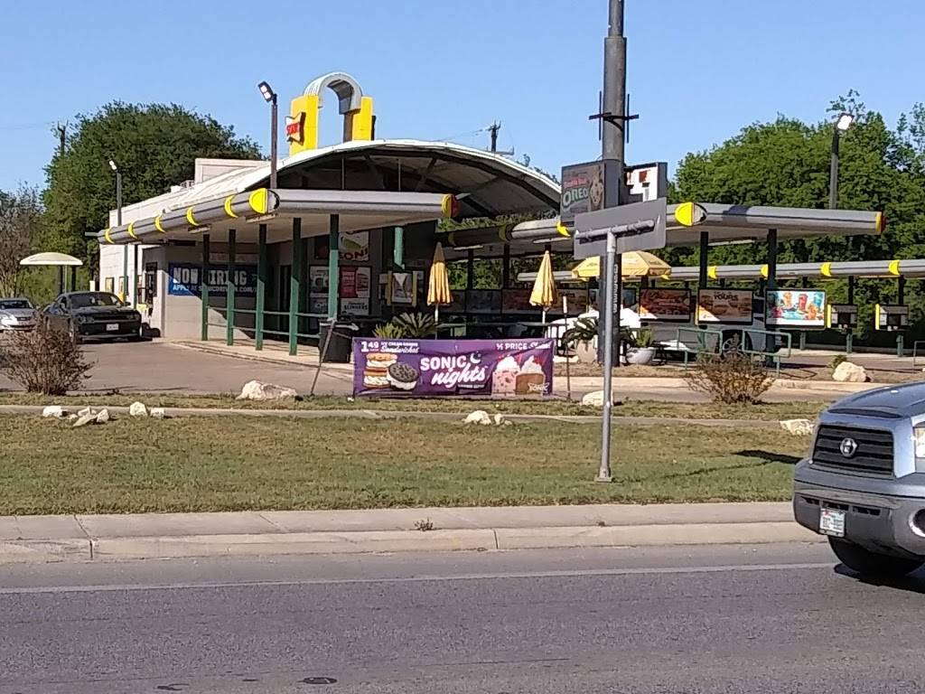 Sonic Drive-In | restaurant | 10885 Fm 471 West, San Antonio, TX 78253, USA | 2106882555 OR +1 210-688-2555