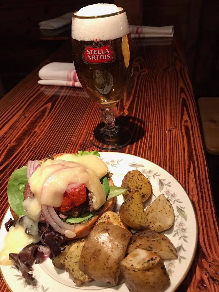 Au Chalet | restaurant | 24 Whitney Ave, New Haven, CT 06510, USA | 4754417998 OR +1 475-441-7998