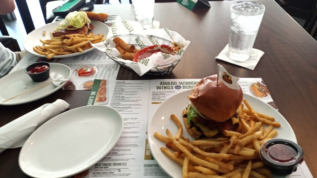 Duffys Sports Grill | restaurant | 225 Clematis St, West Palm Beach, FL 33401, USA | 5612491682 OR +1 561-249-1682