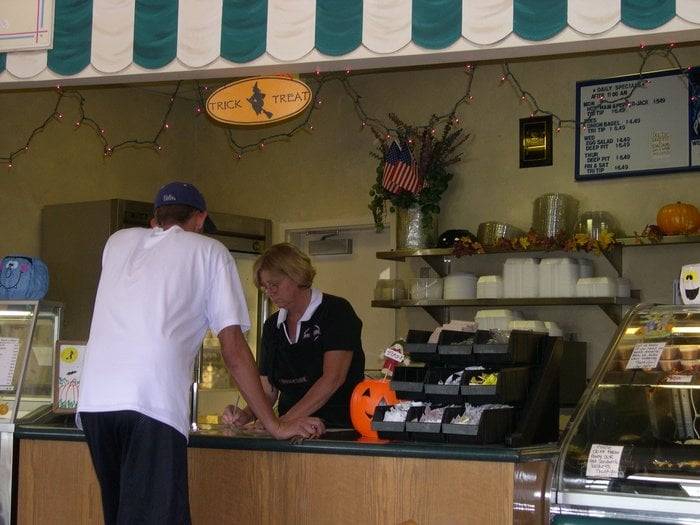 Brookside Market & Deli | restaurant | 4700 Coffee Rd, Bakersfield, CA 93308, USA | 6615881338 OR +1 661-588-1338