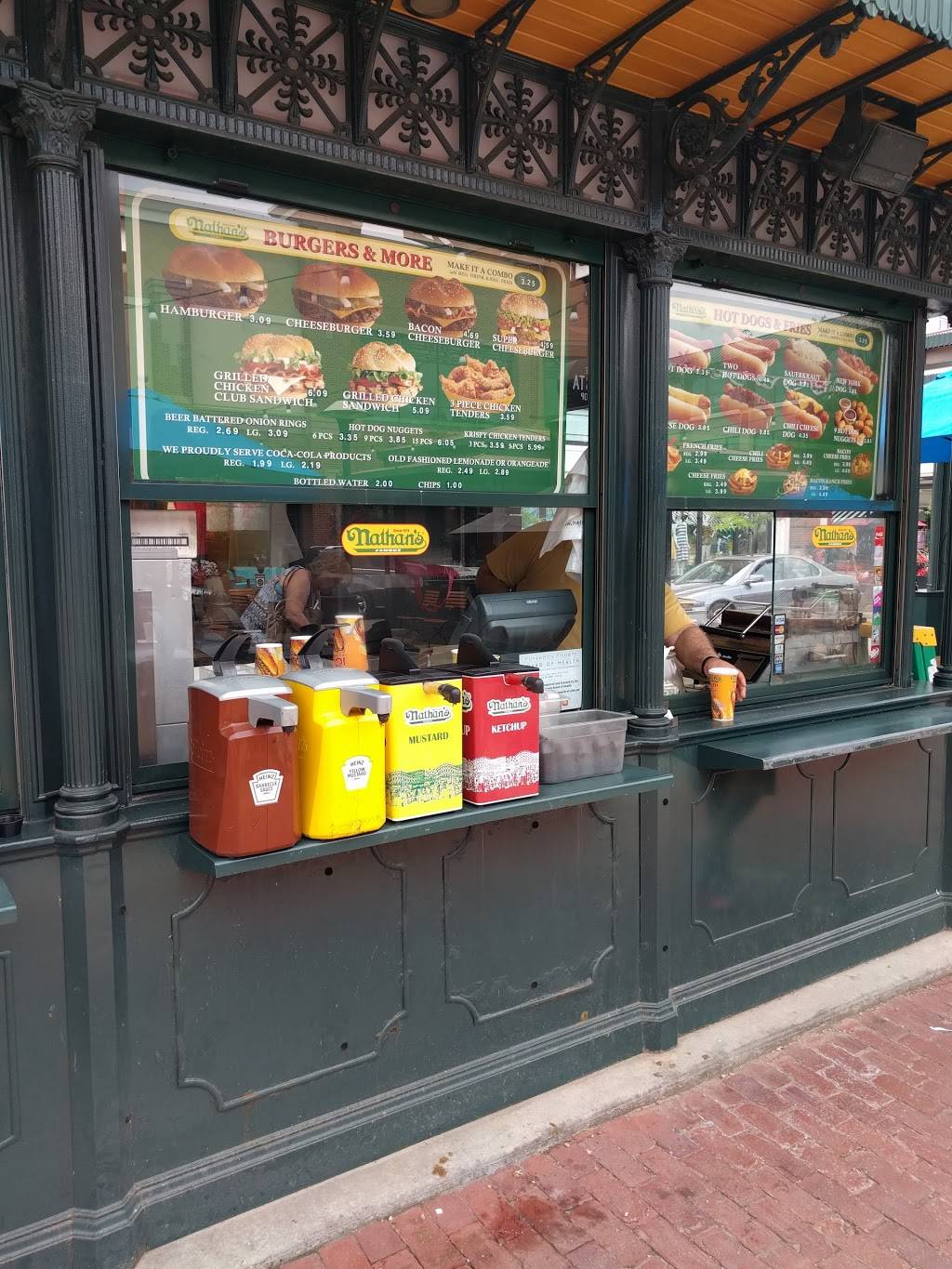 Nathans Famous Hot Dogs | restaurant | 184 Crocker Park Blvd, Westlake, OH 44145, USA | 4408712333 OR +1 440-871-2333