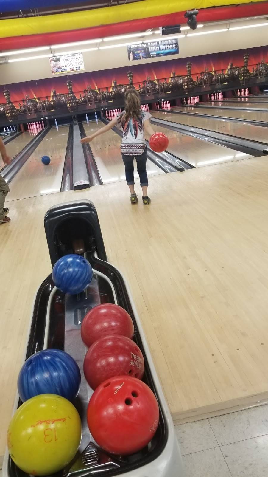 Signature Lanes/Sigs Family Restaurant/Club 300 | night club | 1180 Fremont Ct, Elkhart, IN 46516, USA | 5742961111 OR +1 574-296-1111