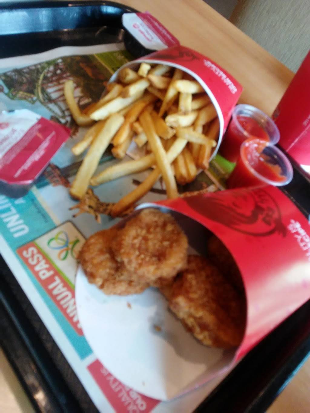 Wendys | restaurant | 14801 E Colonial Dr, Orlando, FL 32826, USA | 4072490111 OR +1 407-249-0111