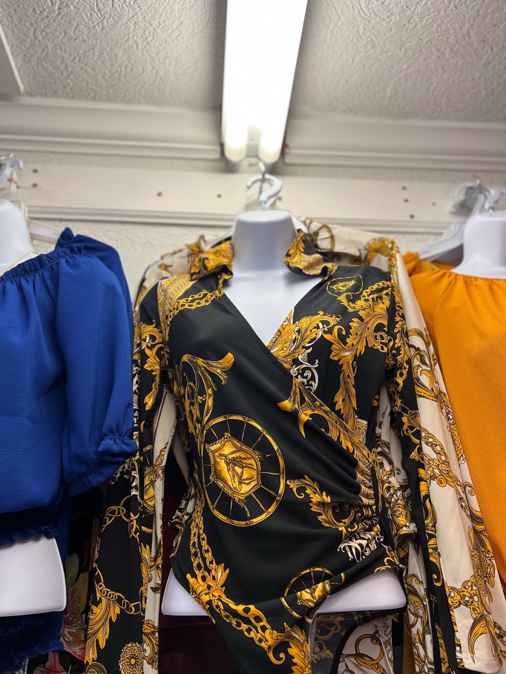 Novedades Kimberly | restaurant | Dentro de compare foods, 3600 N Sharon Amity Rd, Charlotte, NC 28205, USA | 7044089309 OR +1 704-408-9309