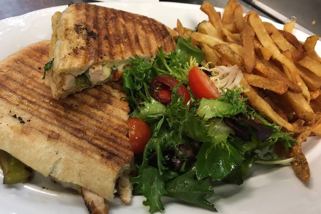 Cove Castle Restaurant | restaurant | 13 Castle Ct, Greenwood Lake, NY 10925, USA | 8454775599 OR +1 845-477-5599