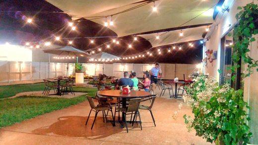 Sicilia Restaurant | restaurant | 3929 Bayshore Dr, Naples, FL 34112, USA | 2393074755 OR +1 239-307-4755