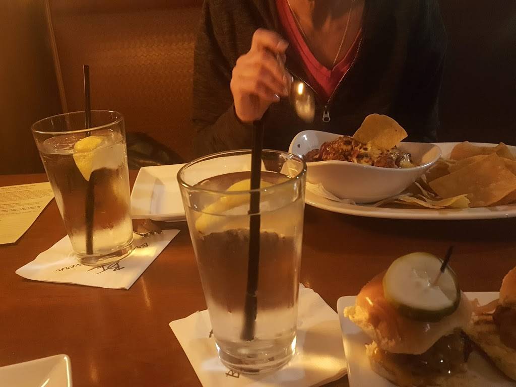 Bradford Tavern | restaurant | 87 Haverhill St, Rowley, MA 01969, USA | 9789483657 OR +1 978-948-3657