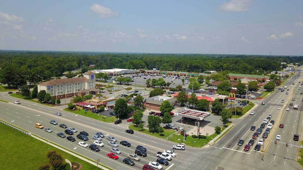 McDonalds | cafe | 8210 Brook Rd, Richmond, VA 23227, USA | 8042643512 OR +1 804-264-3512