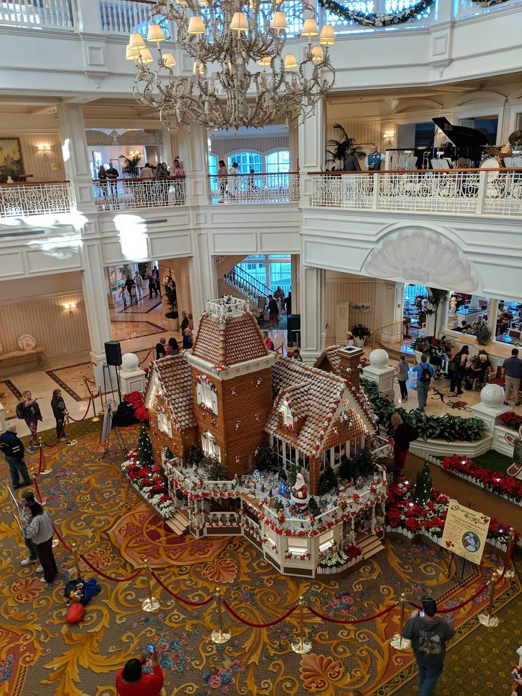 Mizners Lounge | night club | 4401 Floridian Way, Orlando, FL 32830, USA | 4079393463 OR +1 407-939-3463