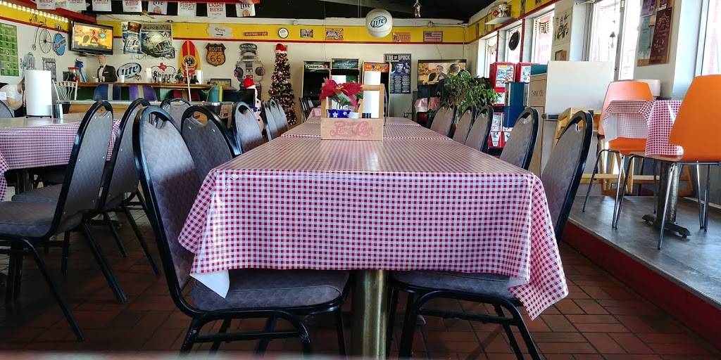 Burger Time Machine | restaurant | 301 W University Dr, Denton, TX 76201, USA | 9403841133 OR +1 940-384-1133