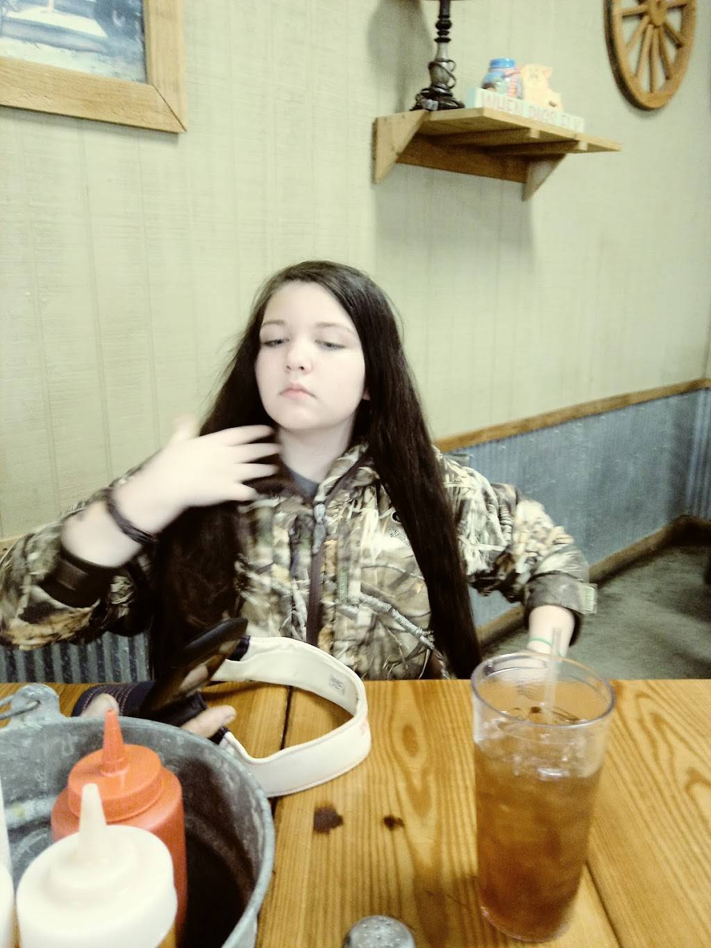 Pig-N-Out | restaurant | 225 Front St, Halls, TN 38040, USA | 7318365353 OR +1 731-836-5353