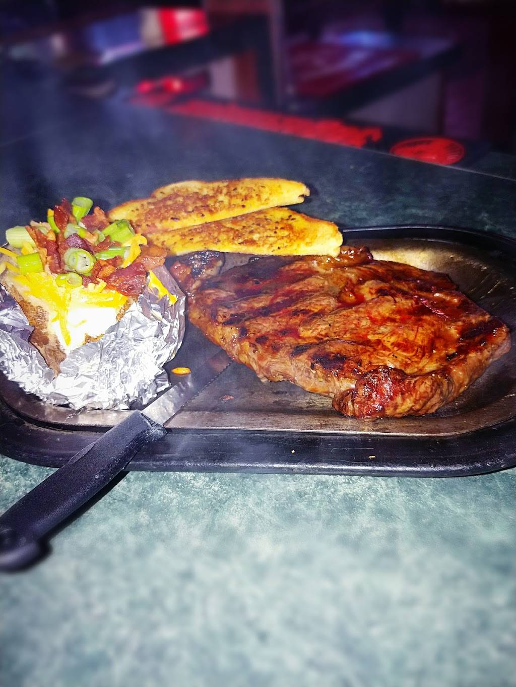 Reds Bar & Grill | restaurant | 7025 SE Foster Rd, Portland, OR 97206, USA | 5037887864 OR +1 503-788-7864