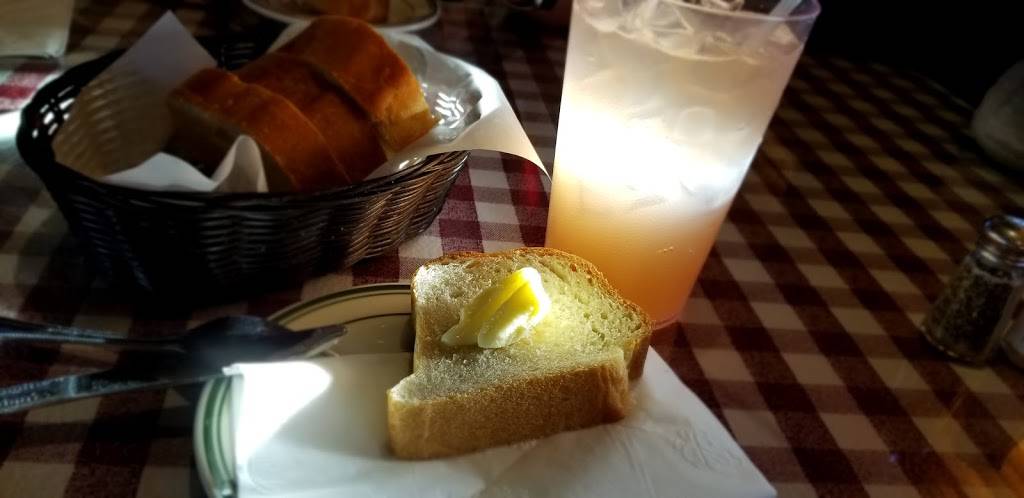 Di Ciccos Sunnyside | restaurant | 5635 E Kings Canyon Rd, Fresno, CA 93727, USA | 5592527100 OR +1 559-252-7100