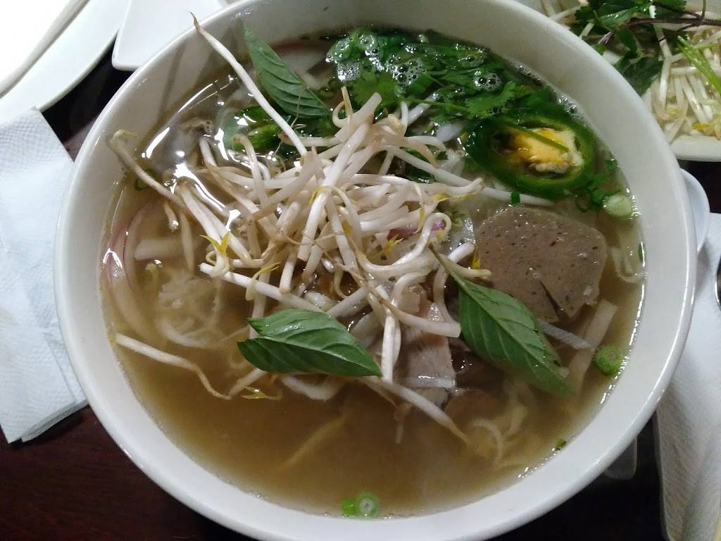 Pho Avina | restaurant | 4920 W Thunderbird Rd, Glendale, AZ 85306, USA | 6024392547 OR +1 602-439-2547