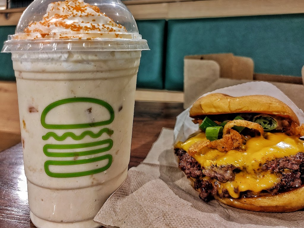 Shake Shack Katy Freeway | restaurant | 19300 Katy Fwy, Houston, TX 77094, USA | 3465270593 OR +1 346-527-0593