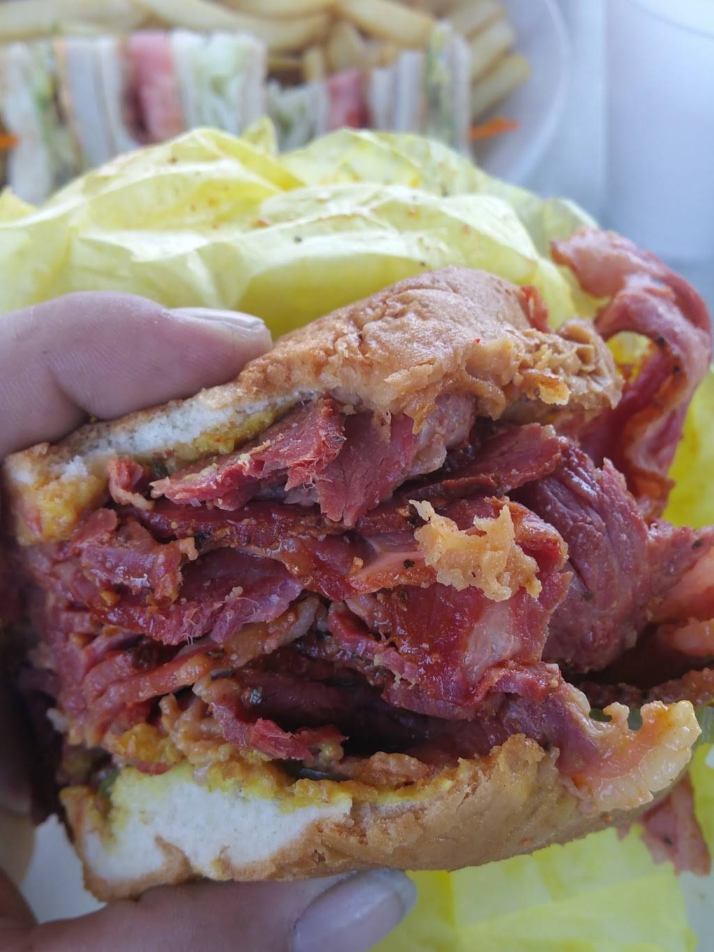 Hot Off the Grill | restaurant | 16522 Bolsa Chica St, Huntington Beach, CA 92649, USA | 7143770238 OR +1 714-377-0238