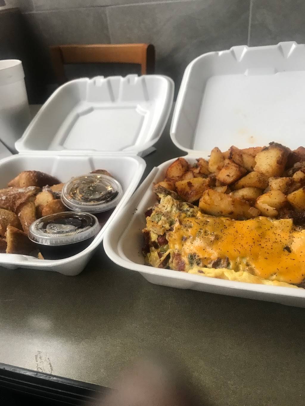 Old Redford Kitchen & Cafe | restaurant | 3220, 21733 Grand River Ave, Detroit, MI 48219, USA | 3136939929 OR +1 313-693-9929