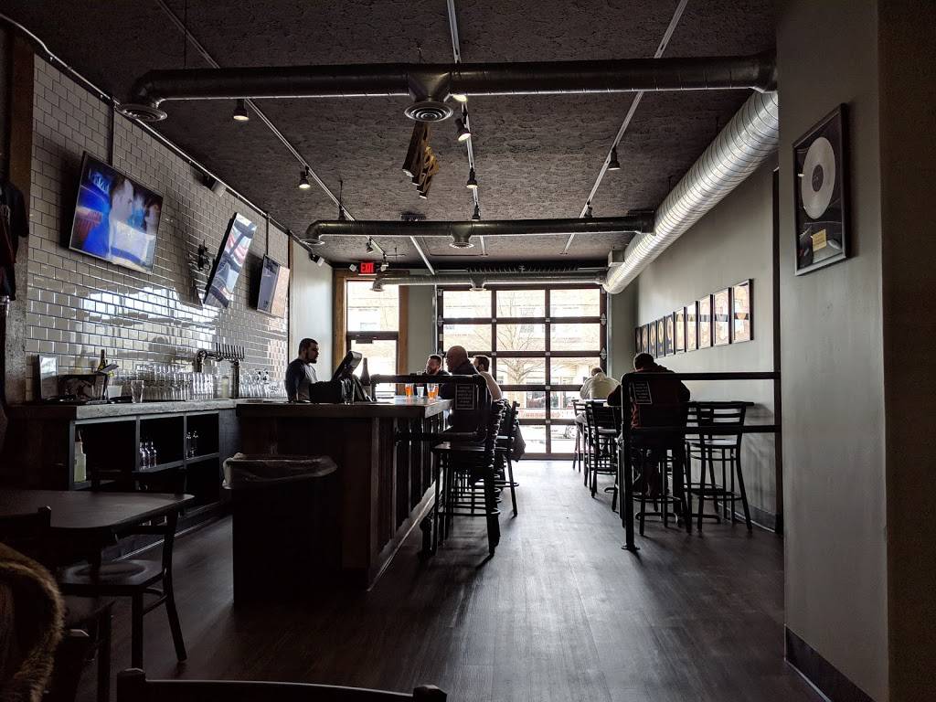 Hoagies and Hops | restaurant | 4155 Boulevard Pl, Indianapolis, IN 46208, USA | 3174265731 OR +1 317-426-5731