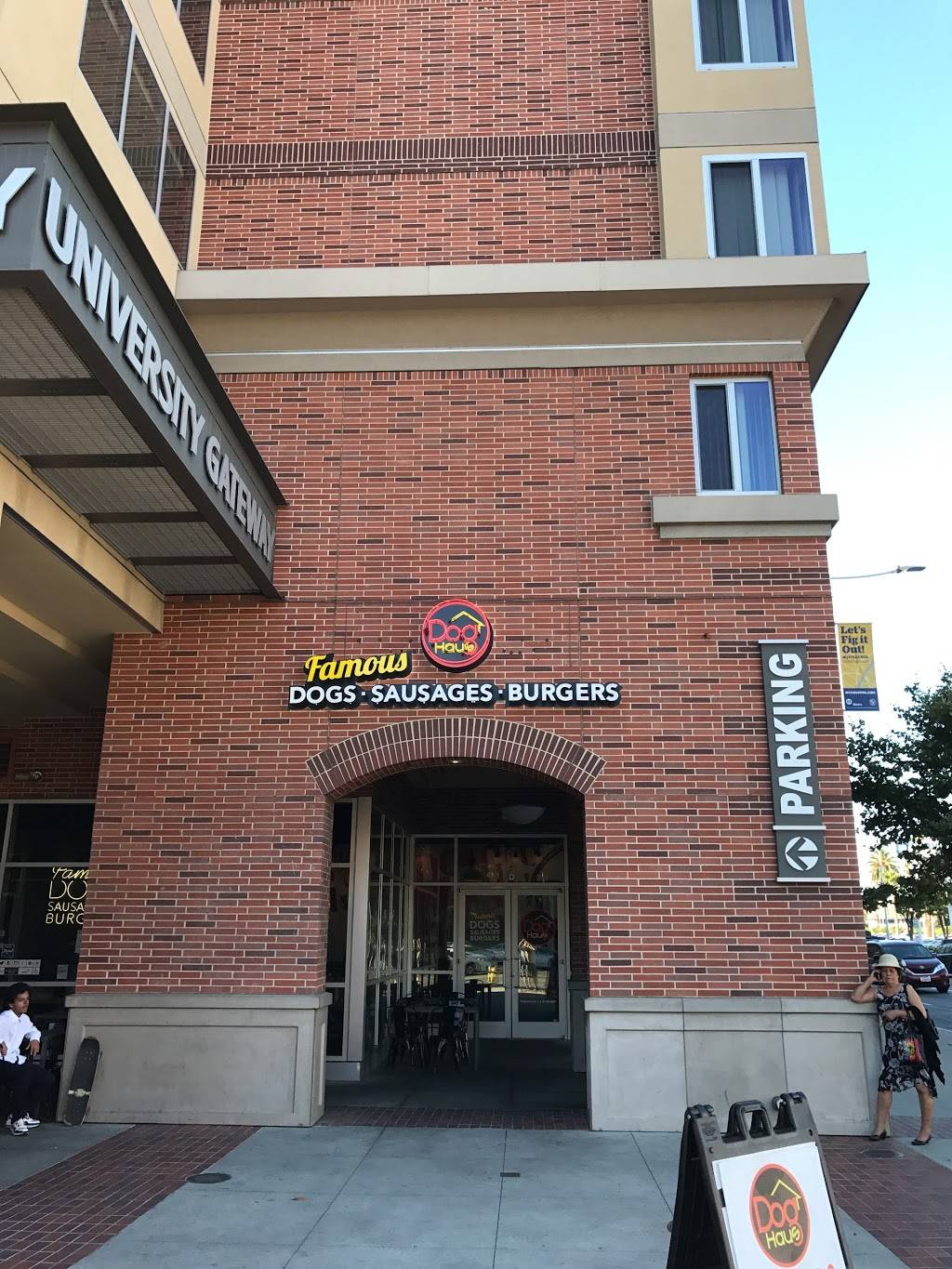 Dog Haus Biergarten USC | meal takeaway | 3335 S Figueroa St, Los Angeles, CA 90007, USA | 2137484287 OR +1 213-748-4287