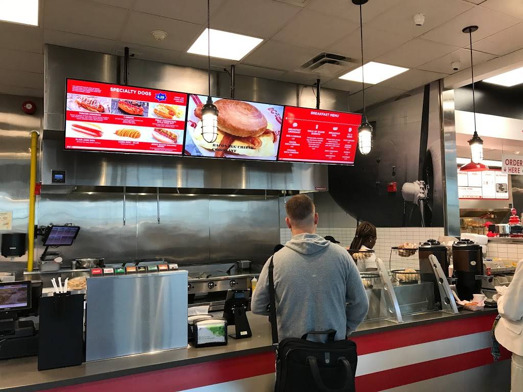 DC-3 Hot Dog Joint | restaurant | 1 Saarinen Cir, Dulles, VA 20166, USA | 7036610425 OR +1 703-661-0425