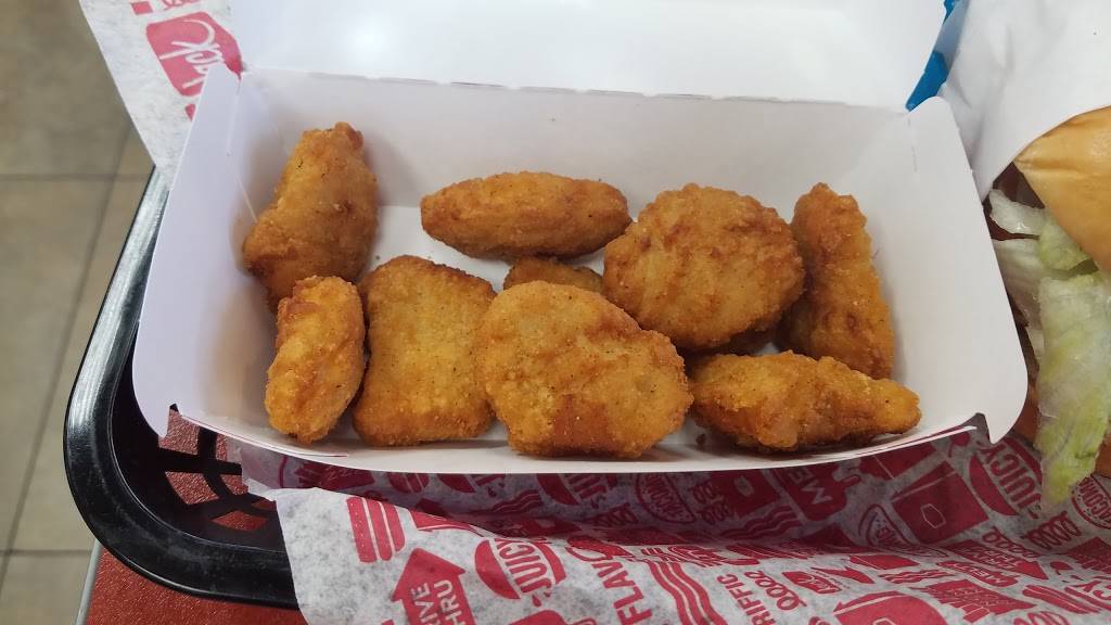 Jack in the Box | restaurant | 950 N Gateway Dr, Madera, CA 93637, USA | 5596611412 OR +1 559-661-1412