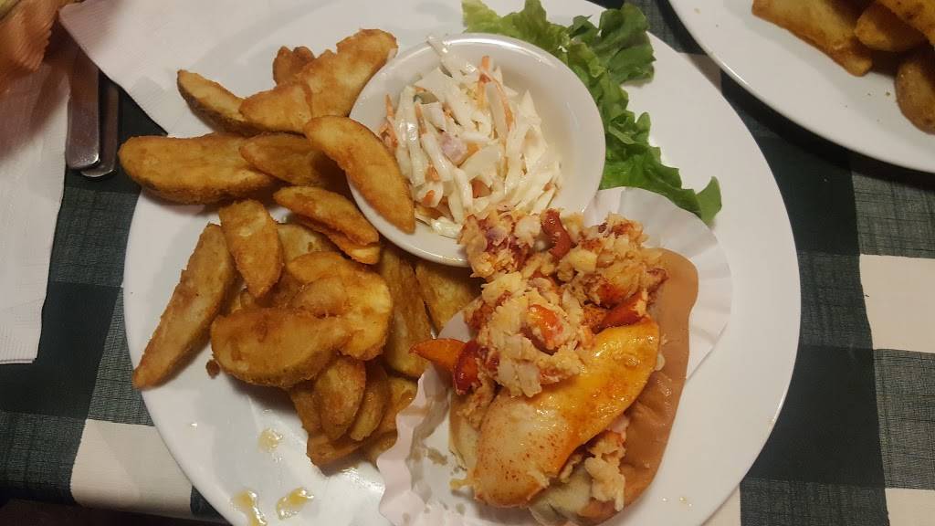 Seven Seas Restaurant | restaurant | 16 New Haven Ave, Milford, CT 06460, USA | 2038777327 OR +1 203-877-7327