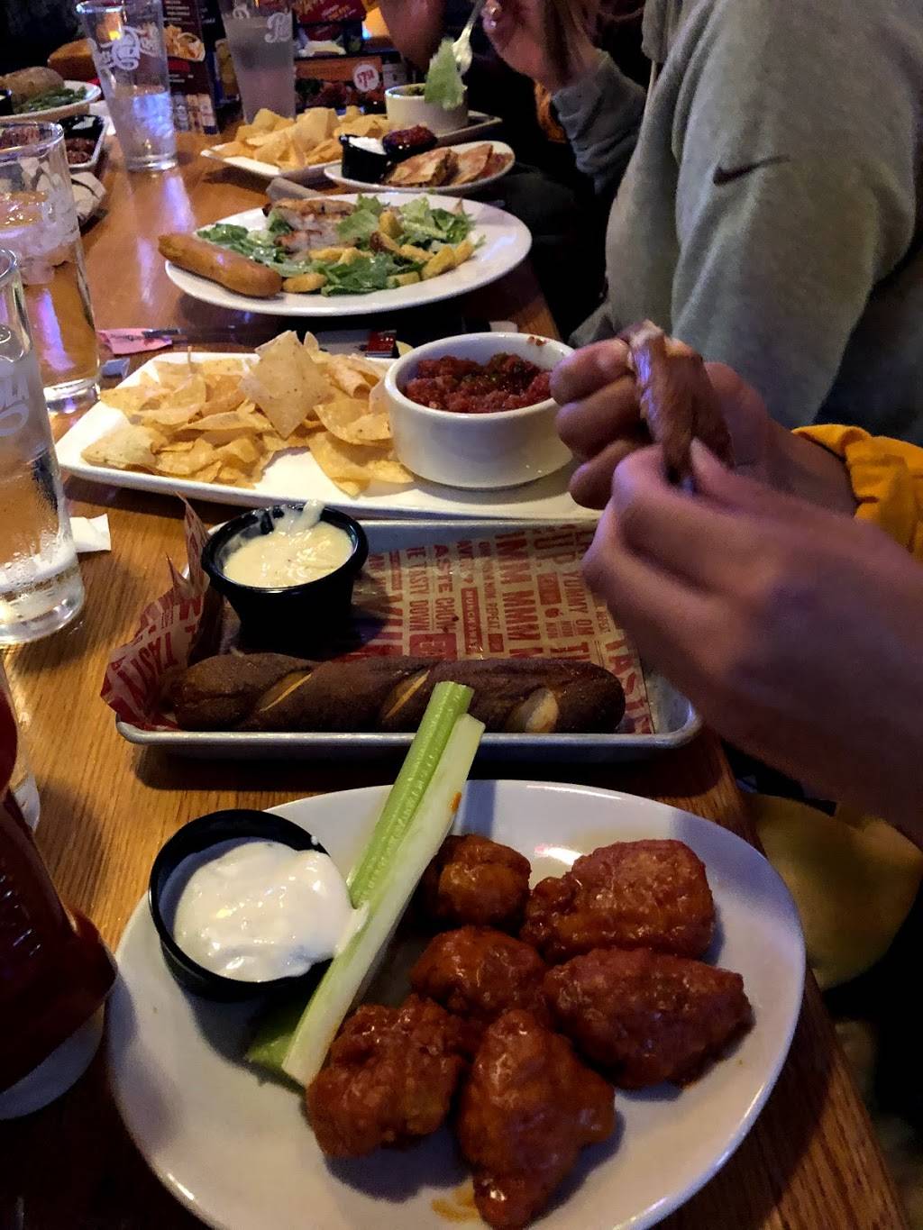 Applebees Grill + Bar | restaurant | 615 Washington Ave SE, Minneapolis, MN 55414, USA | 6123783740 OR +1 612-378-3740